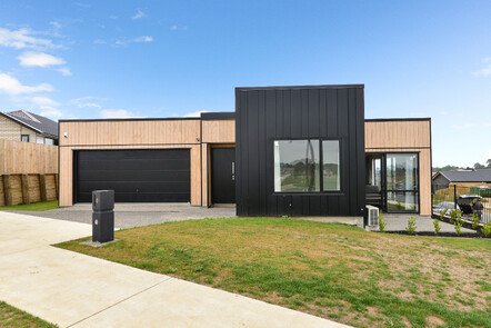 6 Inuwai Street - GlenviewBy Negotiation