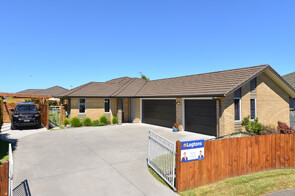SOLD - 4 Welwyn Pl, Rototuna North$1,141,000