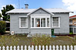 SOLD - 84a Cook St, Hamilton East$350,000