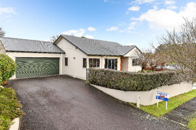 SOLD - 1 Sunnyhills Ave, Glenview$555,000