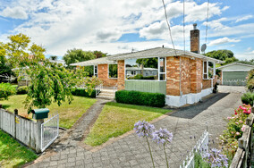 SOLD - 9 Liston Cres, Hillcrest$550,000