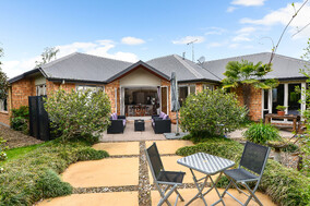 SOLD - 21 Barrington Dr, Huntington$873,000